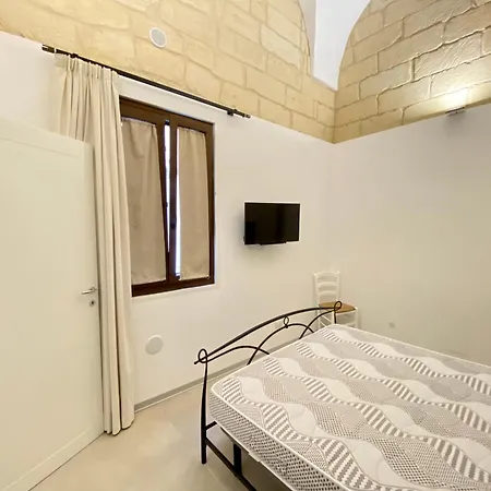 Nella Corte Di Lecce