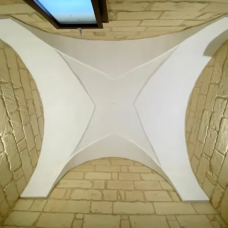 Nella Corte Di Διαμέρισμα *